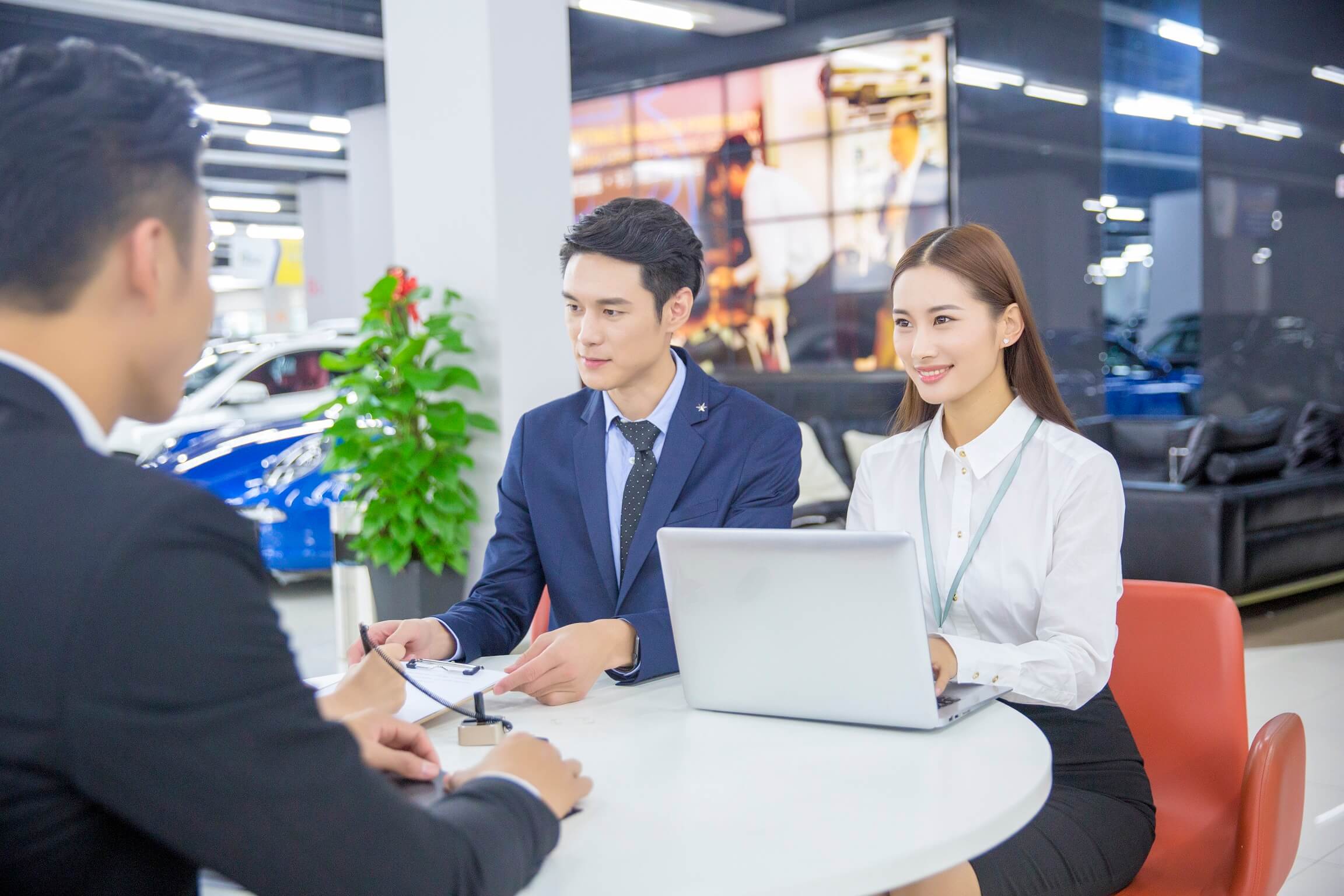 How to bargain and buy a car in Cambodia?
