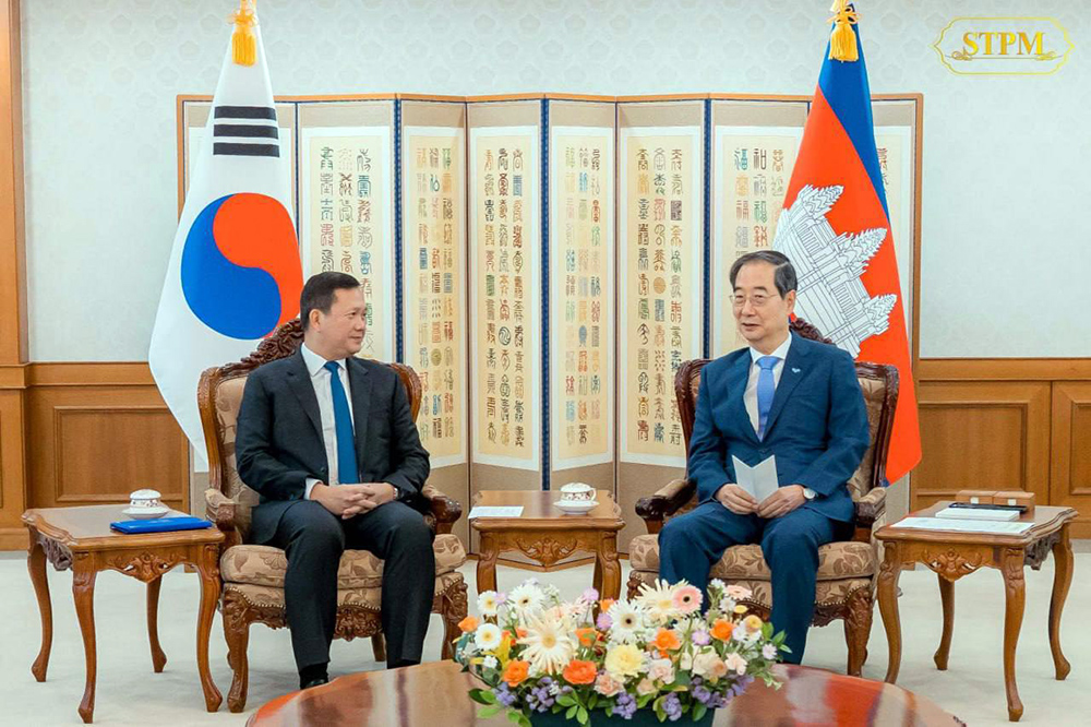 Prime Minister Samdech Moha Borvor Thipadei Hun Manet and H.E. Han Duck-soo, Prime Minister of the Republic of Korea