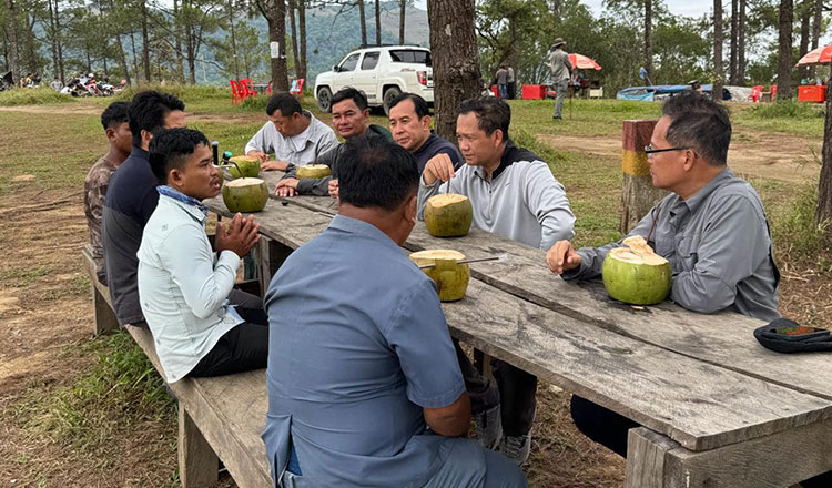 Prime Minister Hun Manet interacting with the locals at the Knong Psar and Knong Sampov in Phnom Kravanh National Park, in Kampong Speu province